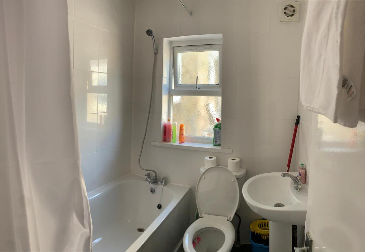 Beautiful Hoe Street First Floor One Bedroom Apartment B Walthamstow Londra Dış mekan fotoğraf