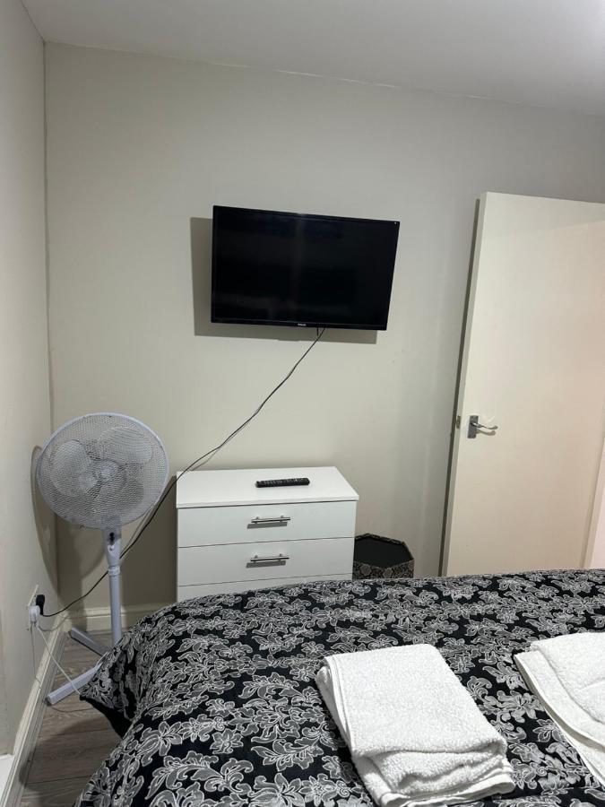 Beautiful Hoe Street First Floor One Bedroom Apartment B Walthamstow Londra Dış mekan fotoğraf