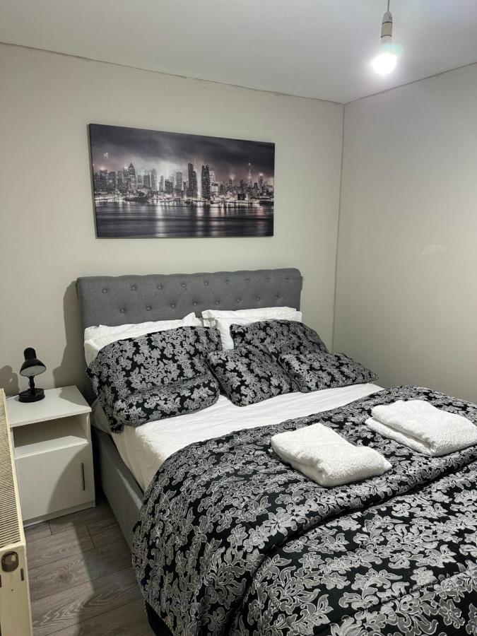 Beautiful Hoe Street First Floor One Bedroom Apartment B Walthamstow Londra Dış mekan fotoğraf