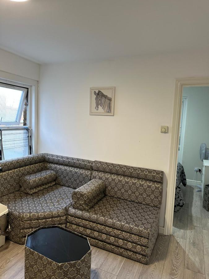 Beautiful Hoe Street First Floor One Bedroom Apartment B Walthamstow Londra Dış mekan fotoğraf